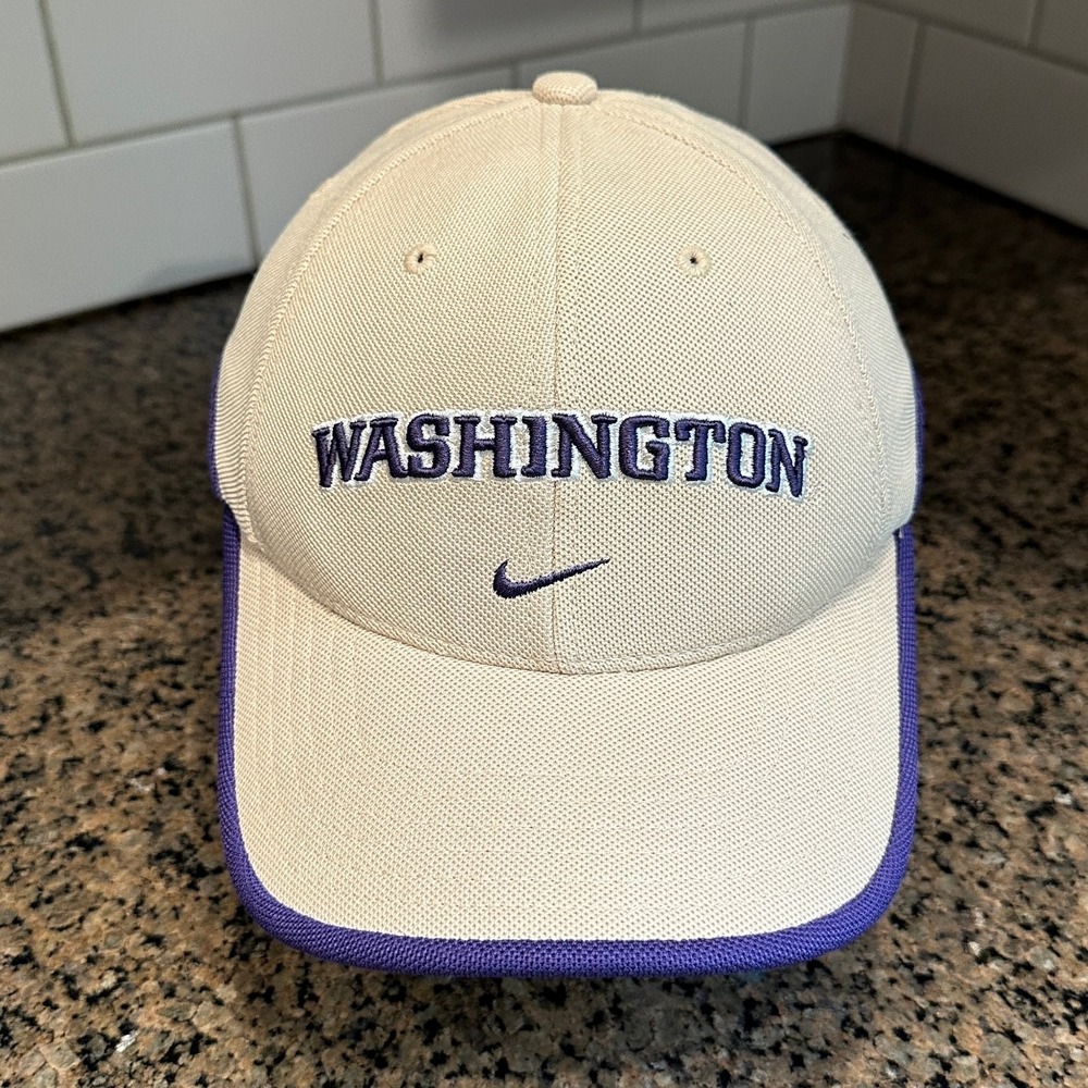 Washington Huskies Nike Team Hat Men's Universal Fit Tan Purple Dri-FIT Cap